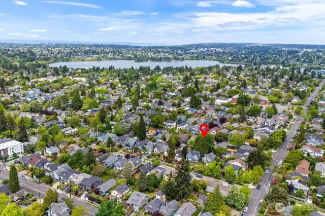 Minutes to Green Lake