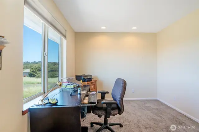 Office, perfect for working from home and lunch breaks on the beach!