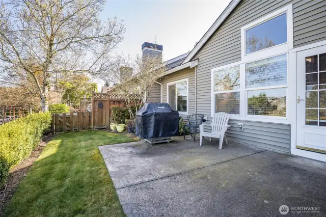 HOA maintains landscaping