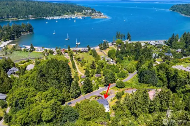 An aerial photo showing the close proximity from the house to the Inn & Marina.