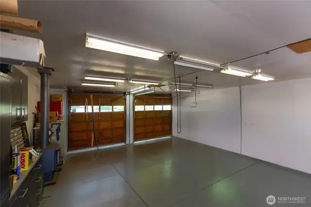 Detached 2 car garage/shop