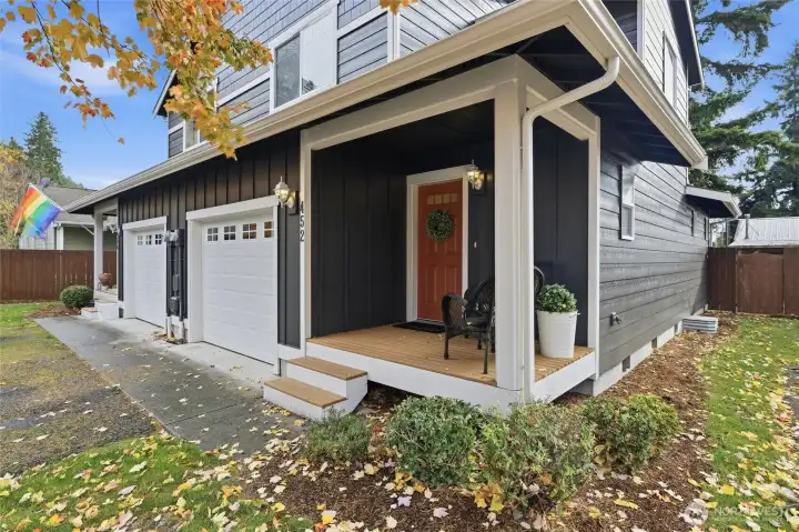 Nice size front yard with extra parking on the side.