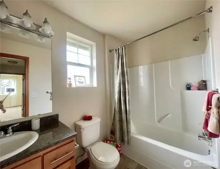 2nd Floor Full Bathroom