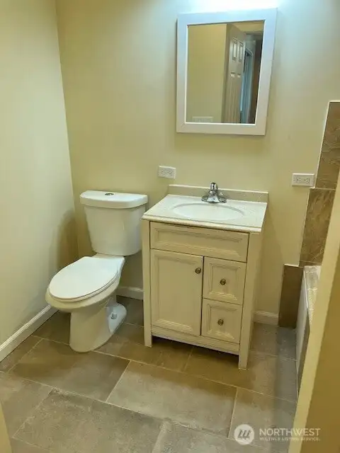 The main bedroom has a very large bathroom.