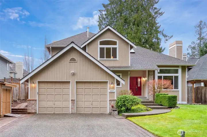 Sammamish home lovingly maintained by the same owners for the last 28 years.