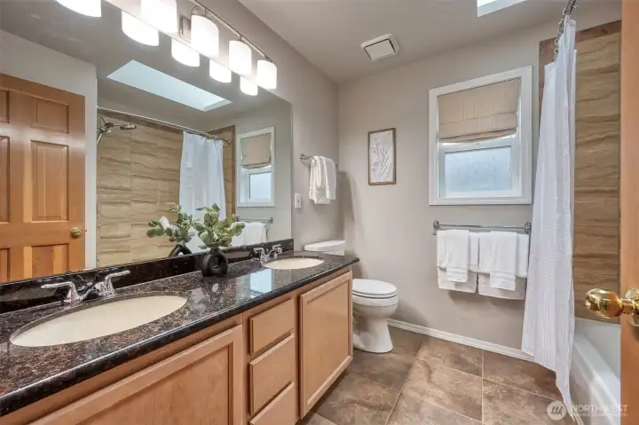 Beautifully remodeled hall full bathroom.