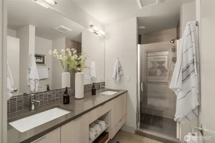 Bathroom off primary suite, access to 2nd bedroom as well