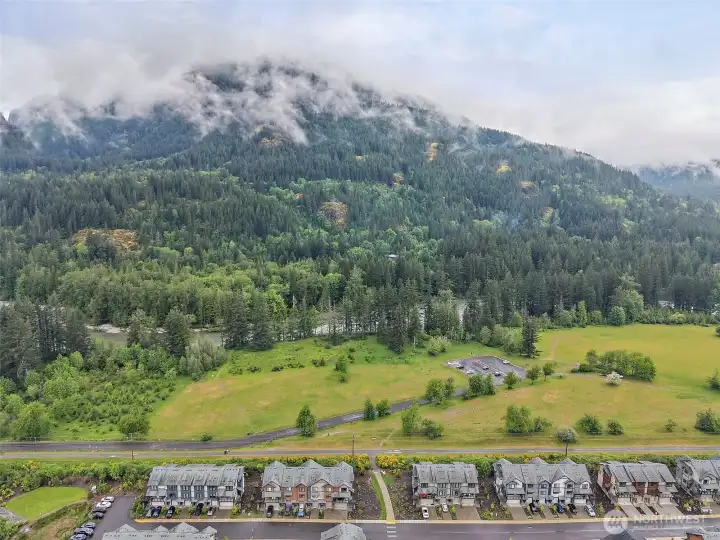 Just steps to the Snoqualmie River Trail, Snoqualmie River and base of Mt Si. Just steps to the Snoqualmie River Trail, Snoqualmie River and base of Mt Si.