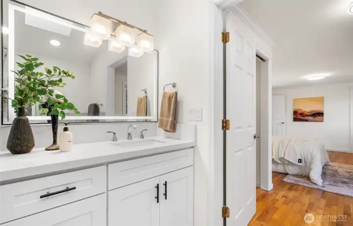 Master ensuite bath vanity