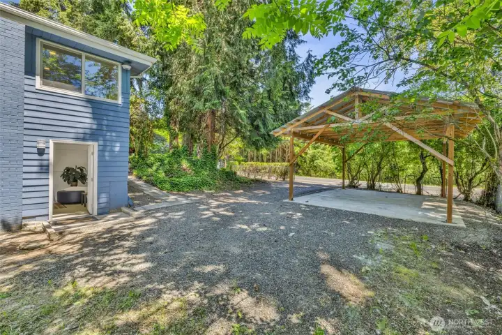 Ultra convenient covered parking (carport) with NO stairs to MIL, lower unit.