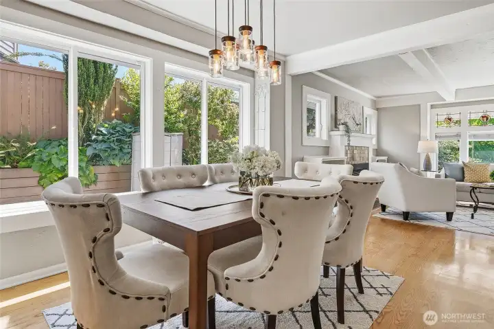Bright and airy dining room perfect for those lovely dinner parties!