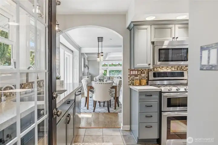 From kitchen to dining room with arch!