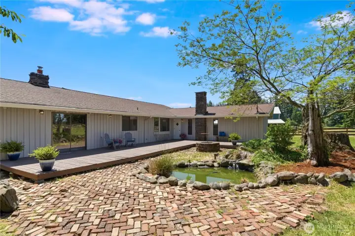 Bring your potted gardens, herbs, and favorite patio furniture to enjoy the backyard! Bring your potted gardens, herbs, and favorite patio furniture to enjoy the backyard!