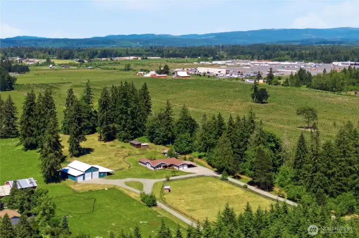 Live amidst peaceful views, and yet enjoy access to I-5 just a couple minutes away! Live amidst peaceful views, and yet enjoy access to I-5 just a couple minutes away!