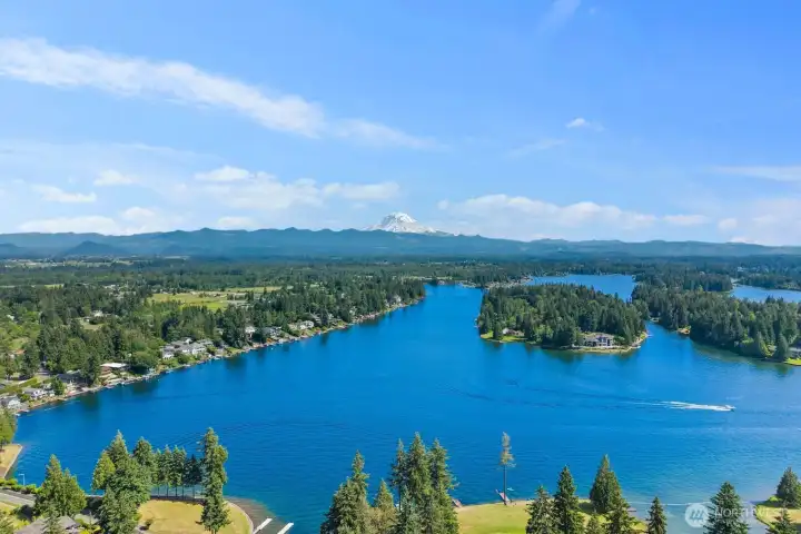 From lakes and forests to mountain vistas, the surrounding area showcases many of the natural landscapes that make this part of Washington so special.