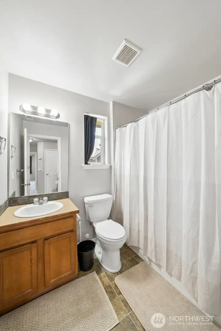 Main full bathroom. Main full bathroom.