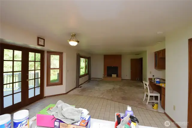 breakfast area, family room