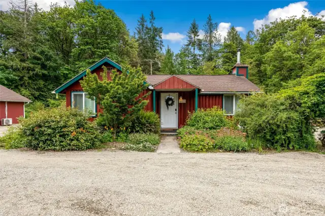 The Cabin, has its own driveway. All of the surrounding trees and bushes bring peace and privacy
