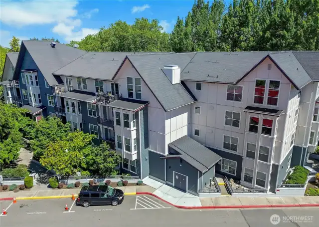 Perfectly located downtown Renton along the Cedar River this impeccably maintained community is just waiting for you!