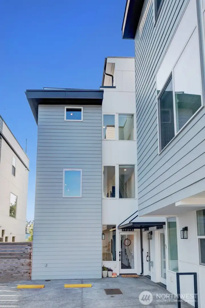 Built in 2021, this features lots of modern amenities like EV charging outlet, airconditioning, gas range, heated floors, and more.