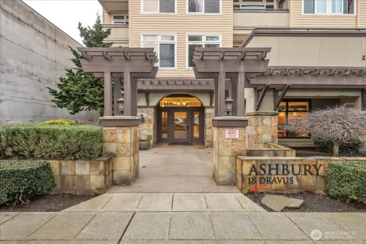 Welcome home to The Ashbury, centrally located on the north side of Queen Anne