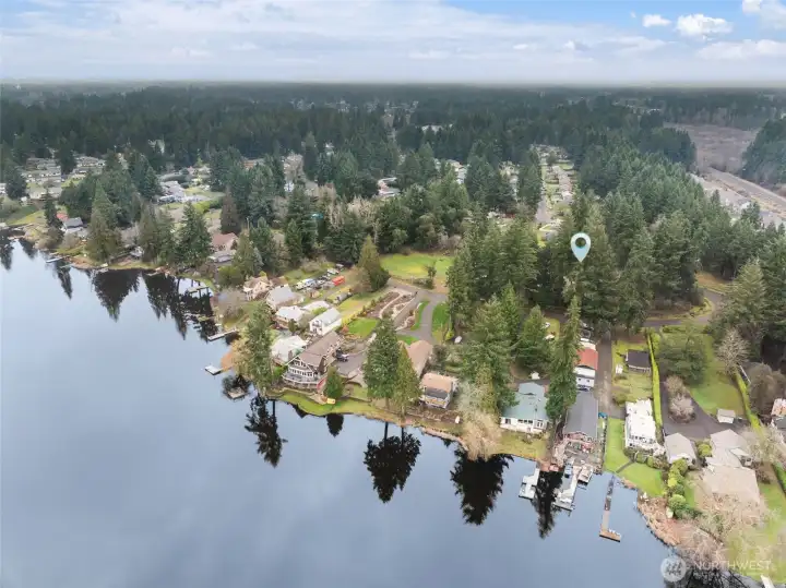 From above you can really see how close the water lifestyle is. Patterson Lake is right nearby, and Hicks Lake plus Long Lake are all within roughly a five minute drive, so launching the boat or cooling off on a warm afternoon stays easy. You’re surrounded by waterfront homes without the maintenance that comes with them, which honestly is a pretty great tradeoff.