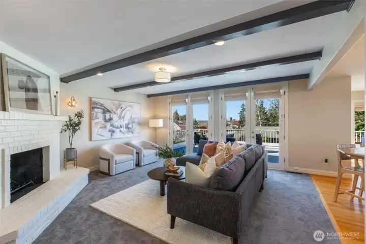 Sitting room off of kitchen