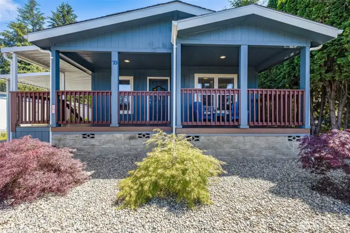 Welcome home! This 3 bedroom is located in Edgelake MHP, an ALL AGES COMMUNITY featuring an expansive covered patio and concrete brick perimeter foundation.