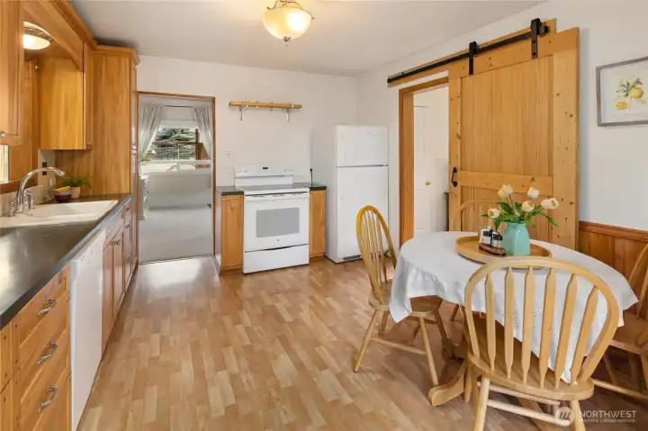 Eat in kitchen