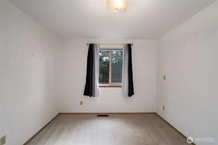 Second bedrom.