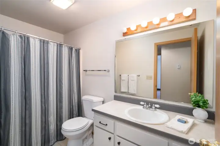 Centrally located full bathroom.