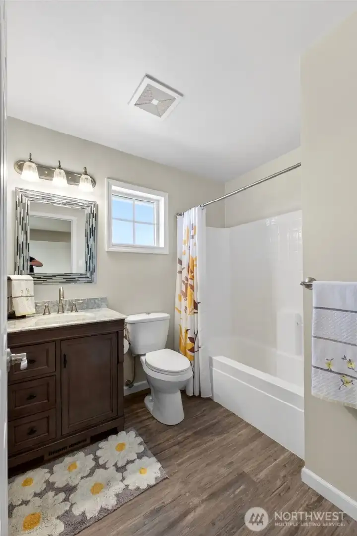 Upstairs Full Bathroom Upstairs Full Bathroom