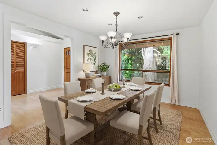 Dining room, virtually staged. Dining room, virtually staged.