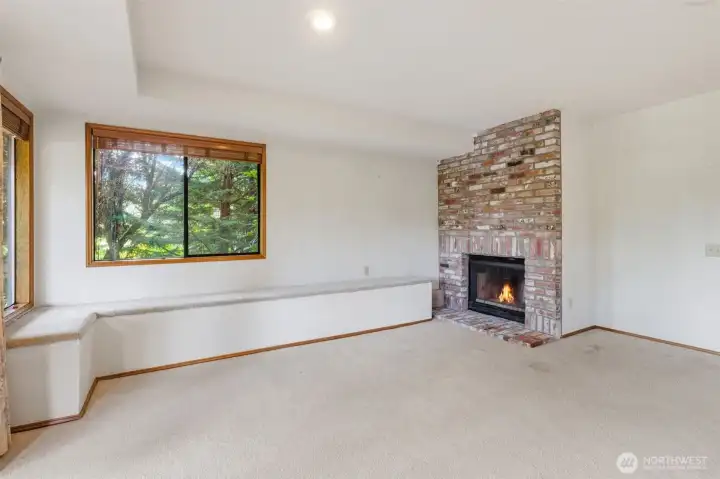 Family room looking SE towards the wood burning fireplace. Family room looking SE towards the wood burning fireplace.