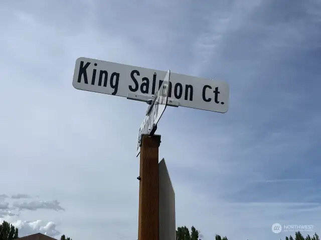Street sign located on the only Cul-de-Sac with the best views.
