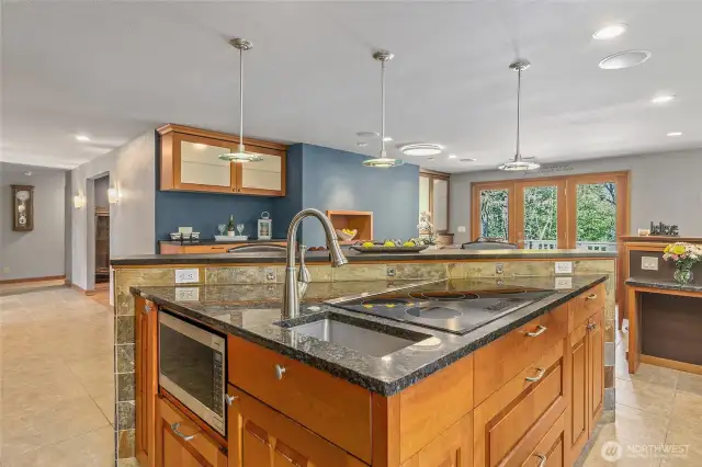 Induction Cook Top. Dining Area Built Ins