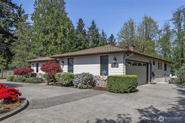 2 Car Garage, Extra Parking and RV/Boat Parking
