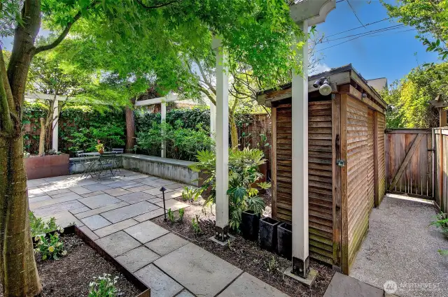 The perfect shed for tools, bikes, skis ...
