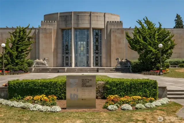 Volunteer Park, the conservatory and SAAM are only 5 blocks to the east.