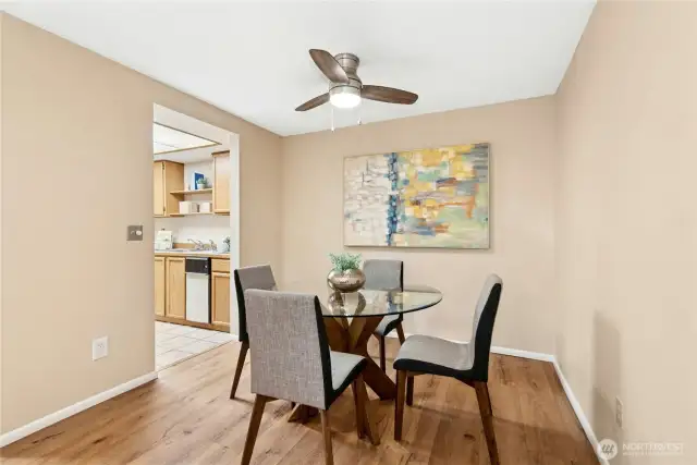 Dining room with ceiling fan