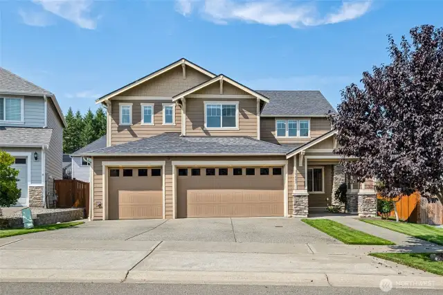 Look at all that parking! 3 car garage and plenty of driveway parking.