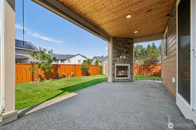 Covered patio with gas fireplace & tv hook up