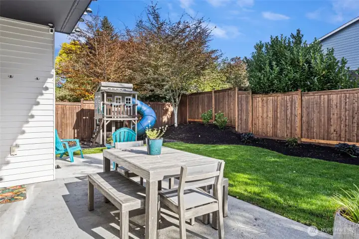 This delightful yard offers space to dine al fresco! It's fully fenced and the play set stays!
