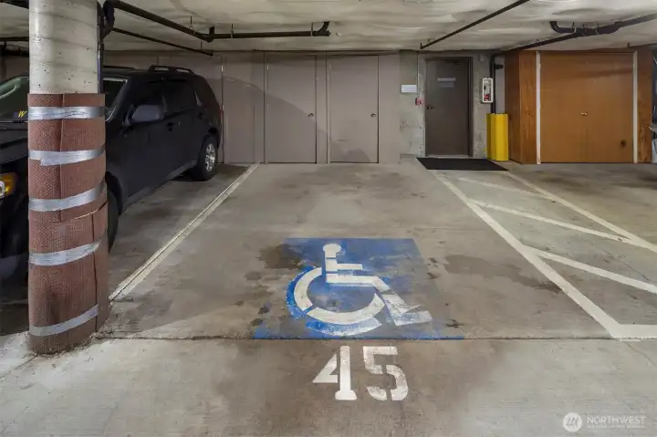 Your assigned parking space in the gated garage is convenient, a great size, and in a excellent spot for easy unloading. No handicapped placard is required for parking here!