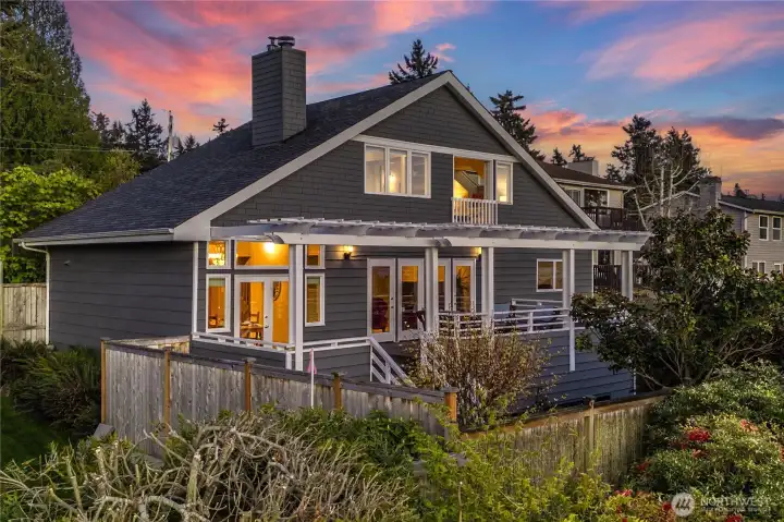 Western exposure with Puget Sound views!