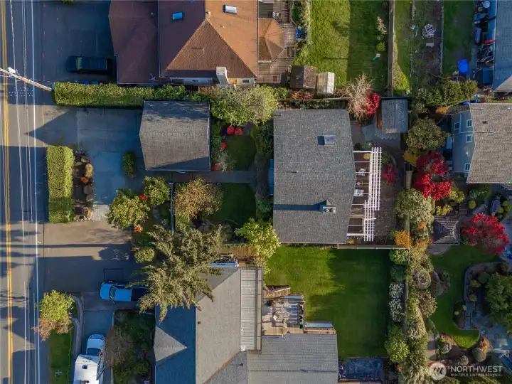 Large detached garage perfectly situated. Small shop/outbuilding in the rear also