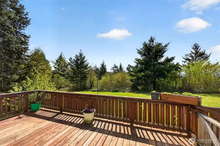 Very peaceful, well maintain greenbelt adjacent to property. Access thru a secured gate.