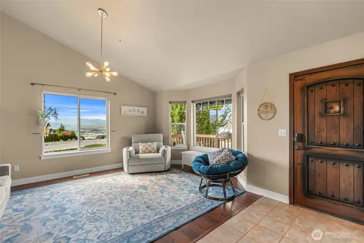 Lots of light, vaulted ceilings