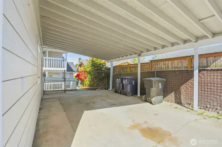 Carport next to gara with a ram/ walk way straight to the back door