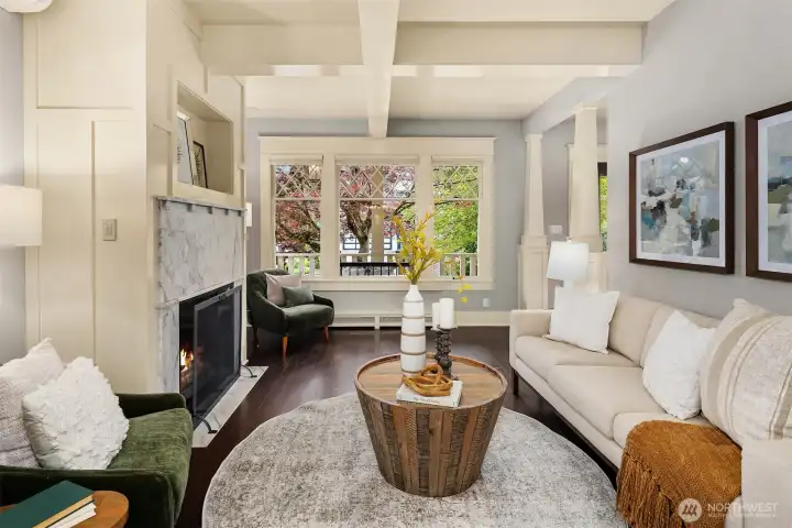 A space that invites you to slow down—morning light through the windows, a quiet moment by the fire, and evenings that settle in a little longer than planned. A space that invites you to slow down—morning light through the windows, a quiet moment by the fire, and evenings that settle in a little longer than planned.
